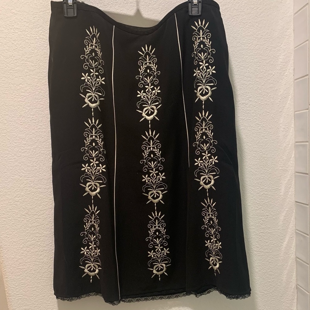 Ann Taylor Loft black and white skirt size 10